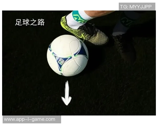 掌握技巧与训练方法轻松提升足球踢高的能力与技巧分享 掌握技巧与训练方法轻松提升足球踢高的能力与技巧分享
